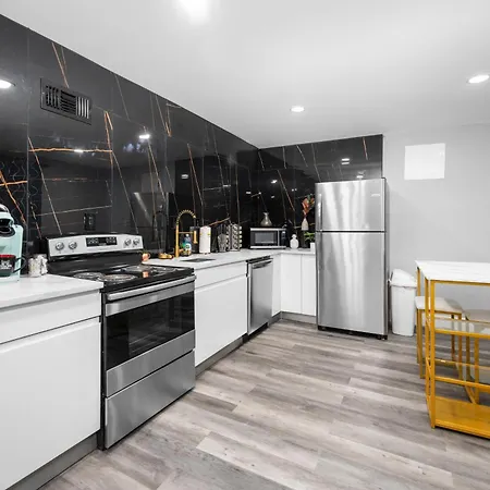 Classy And Chic 2Br Home Near Galleria